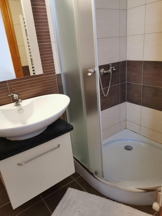 Tiborc Apartman Gyula Exterior foto